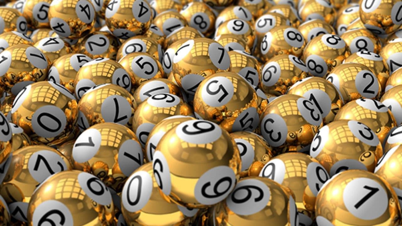 photologuephotos2024-12gold_balls_1jpg photologuephotos2024-12gold_balls_1jpg