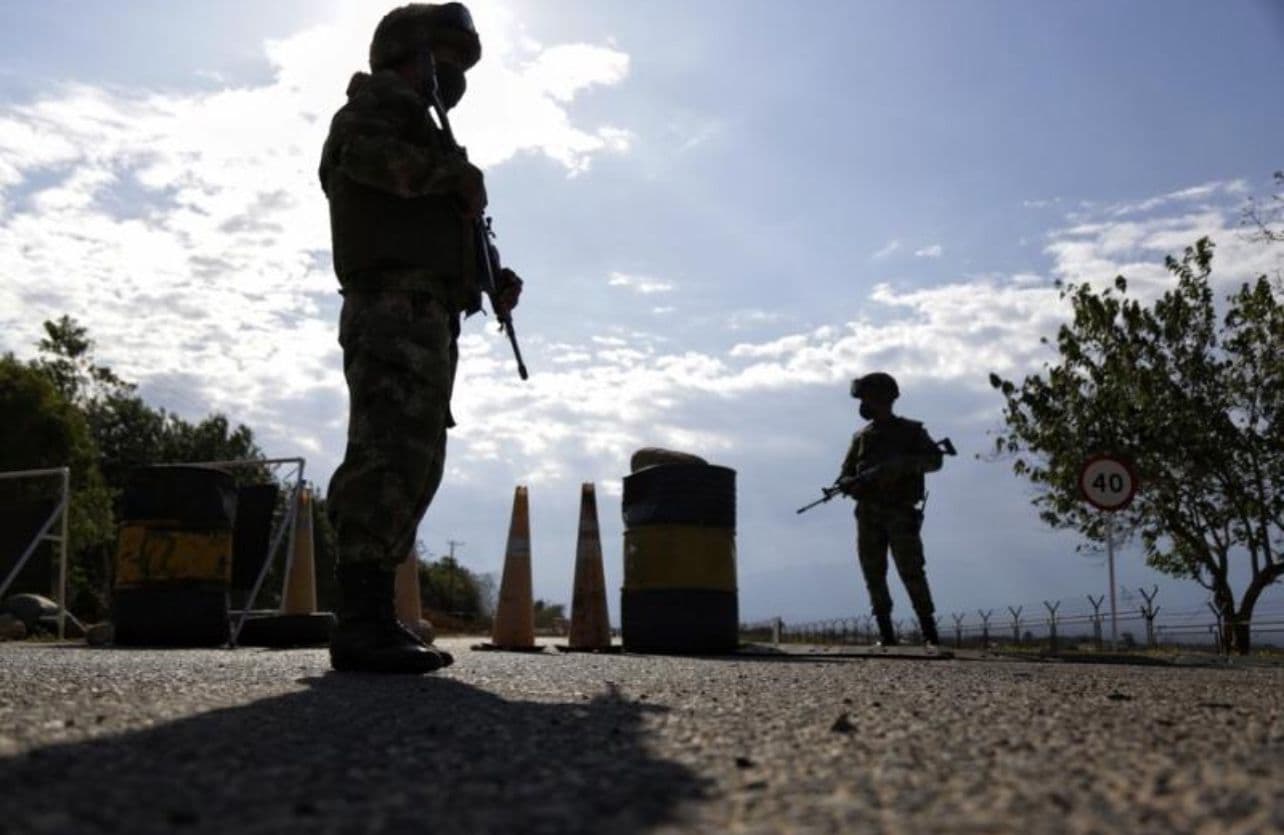 photologuephotos2025-08militares_sombra_okkkjpg photologuephotos2025-08militares_sombra_okkkjpg