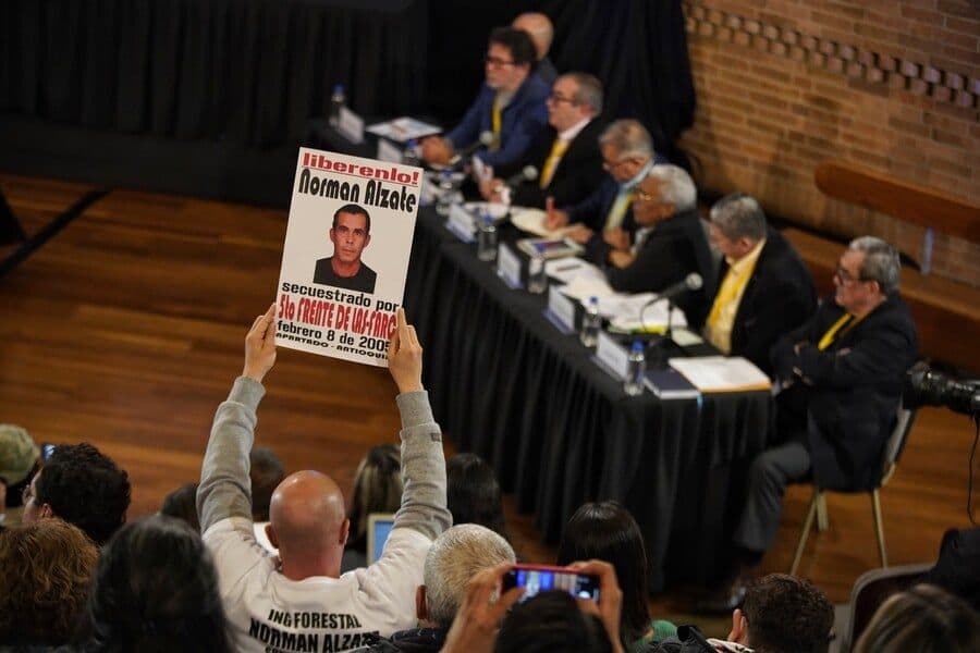 Tercer Día de la Audiencia Pública de Reconocimiento al Último Secretariado de las FARC-EP por los Secuestrados Tercer Día de la Audiencia Pública de Reconocimiento al Último Secretariado de las FARC-EP por los Secuestrados