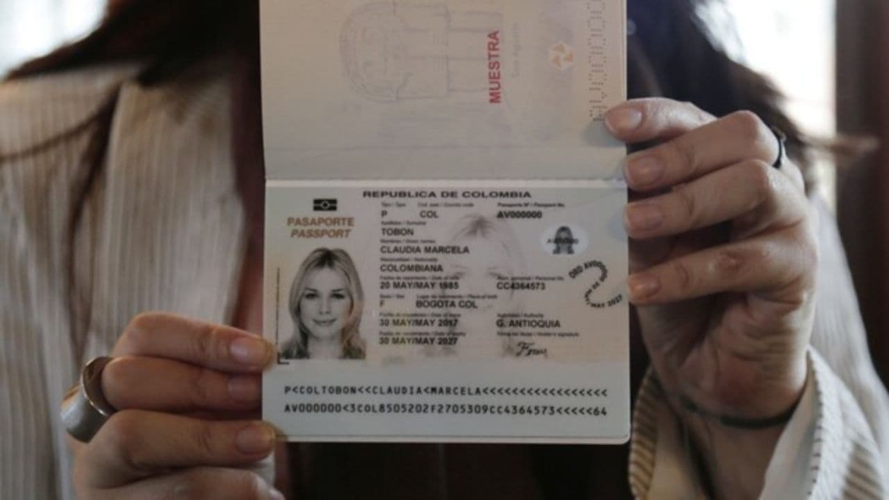 entrega_pasaportes_oficiales_0.jpg entrega_pasaportes_oficiales_0.jpg
