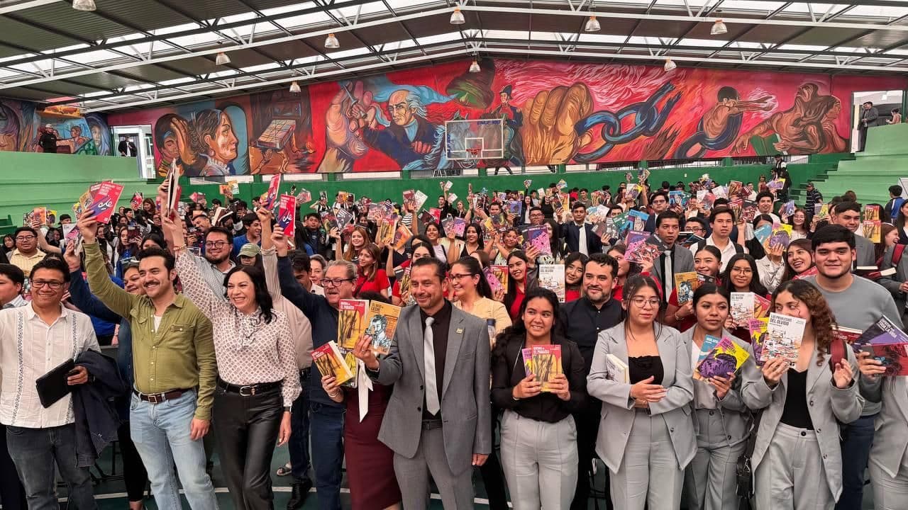 Entrega de libros FCE Entrega de libros FCE