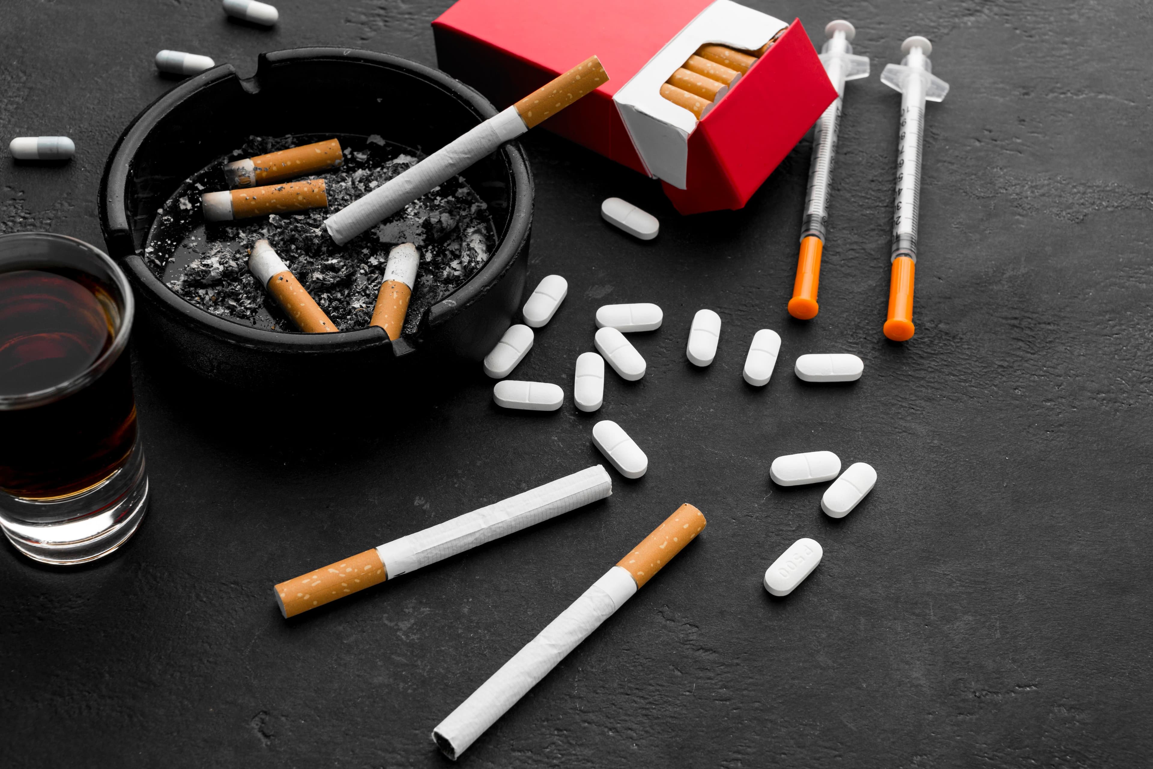Drogas + Cigarrillos + Alcohol Drogas + Cigarrillos + Alcohol