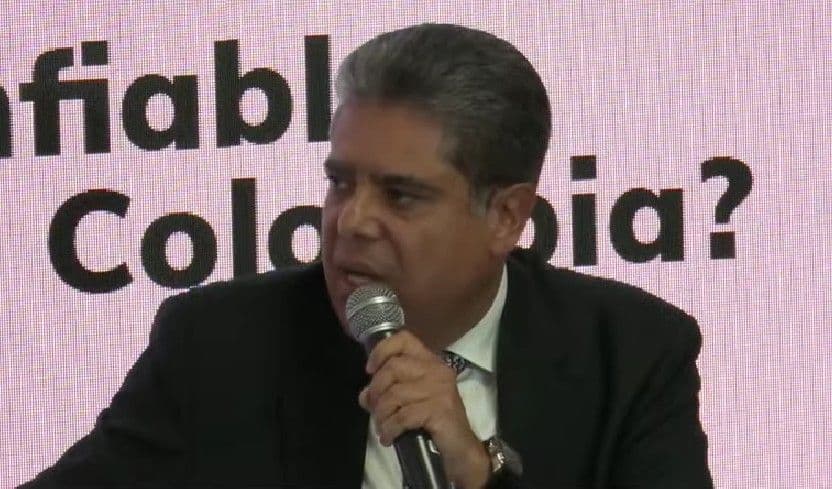 Contralor en el foto de Cambio Contralor en el foto de Cambio