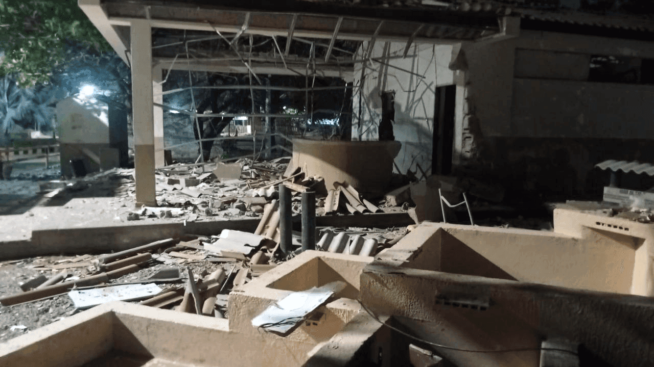 Atentado con explosivos contra batallón en Riohacha deja 12 militares heridos Atentado con explosivos contra batallón en Riohacha deja 12 militares heridos