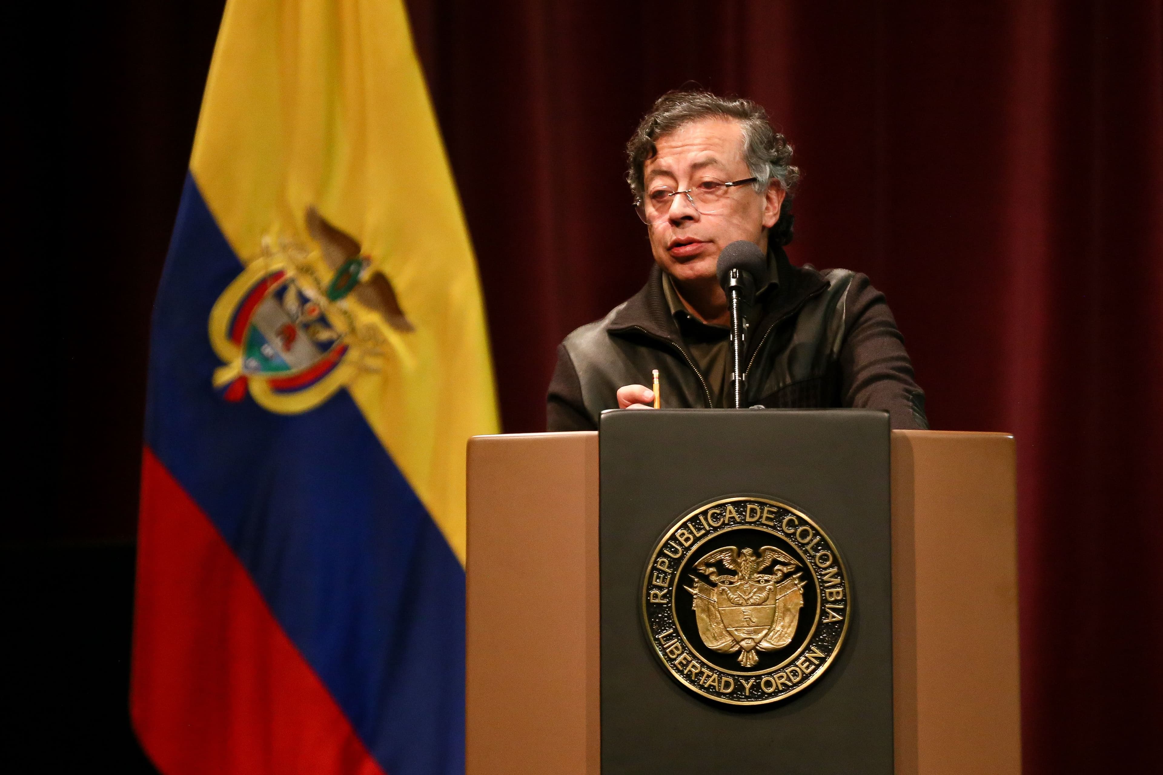 Petro llamó a votar libremente y pidió vigilar el escrutinio durante la jornada electoral. Créditos: Colprensa Petro llamó a votar libremente y pidió vigilar el escrutinio durante la jornada electoral. Créditos: Colprensa