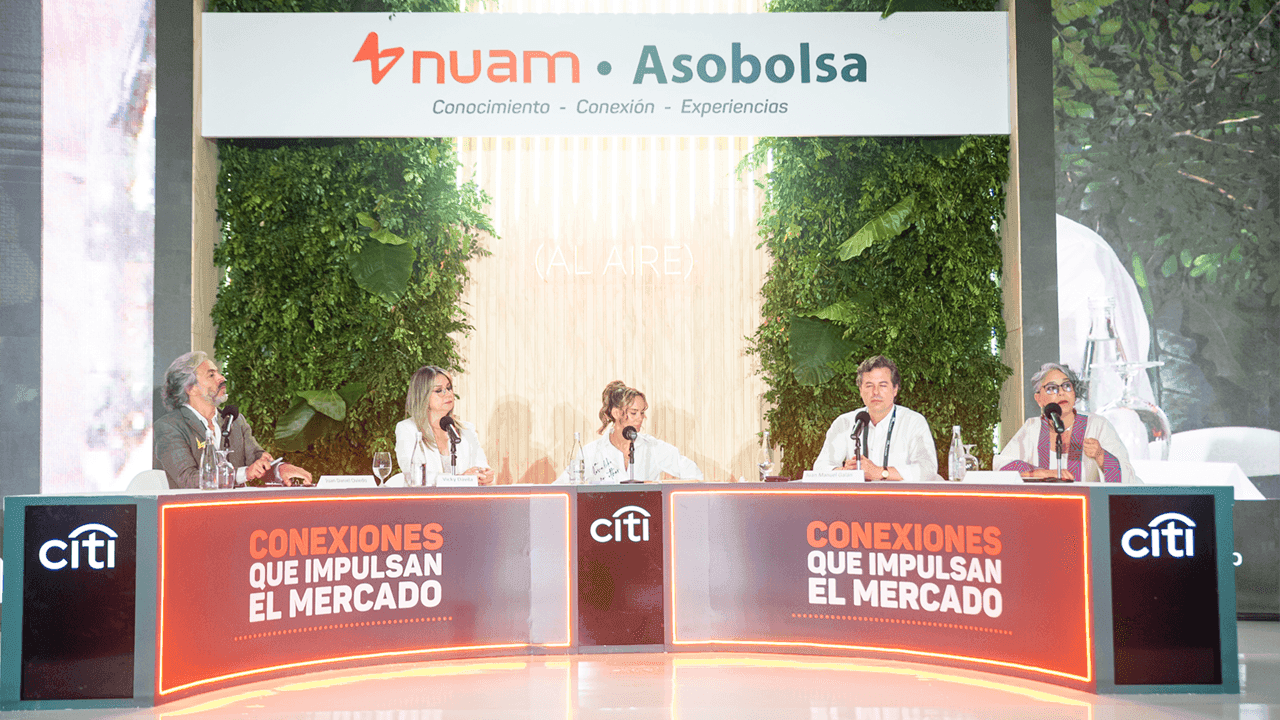 photologuephotos2025-08foro-laurapng photologuephotos2025-08foro-laurapng
