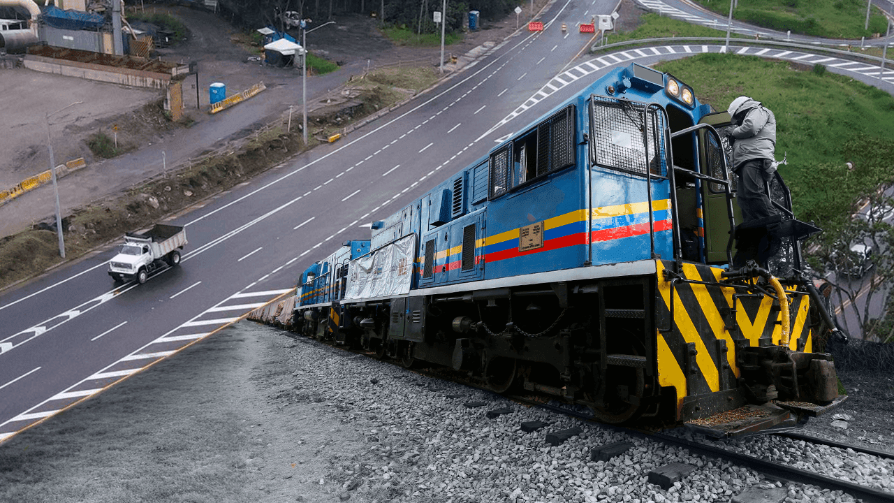 photologuephotos2025-07carretera_y_trenpng photologuephotos2025-07carretera_y_trenpng