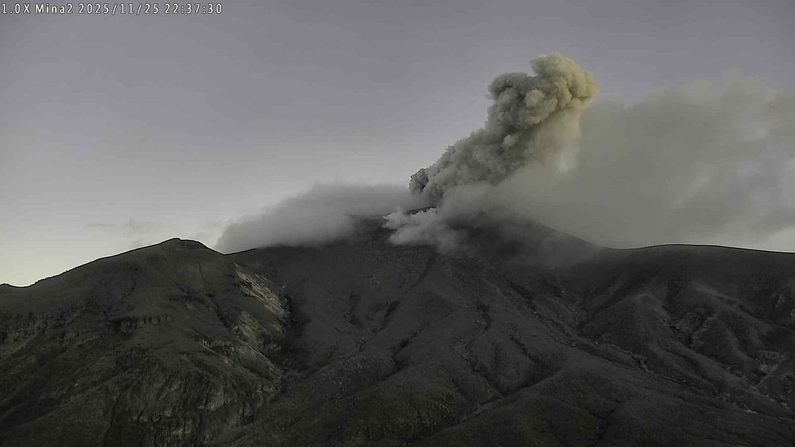 Volcán Puracé emisión de ceniza Volcán Puracé emisión de ceniza
