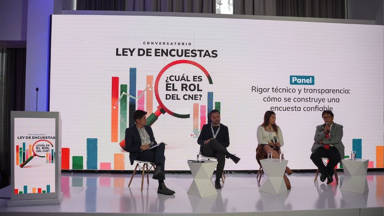 Conversatorio “Ley de encuestas: ¿cuál es el rol del CNE?”. Conversatorio “Ley de encuestas: ¿cuál es el rol del CNE?”.