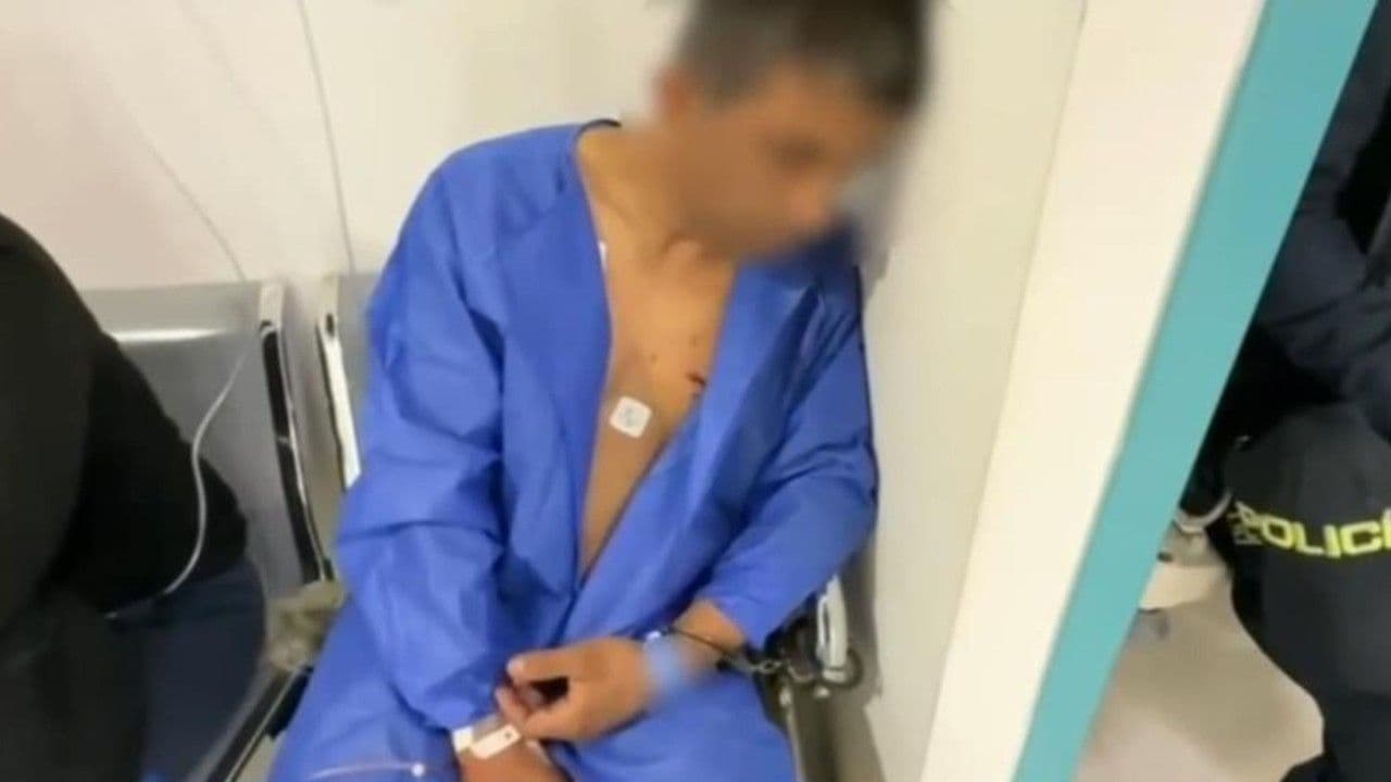 Hombre capturado por el presunto feminicidio de su esposa y dos hijastras. Créditos: Policía de Bogotá Hombre capturado por el presunto feminicidio de su esposa y dos hijastras. Créditos: Policía de Bogotá