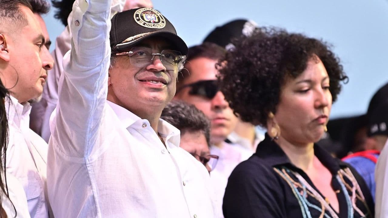 El presidente Gustavo Petro y la senadora Isabel Cristina Zuleta durante el "tarimazo" en Medellín. El presidente Gustavo Petro y la senadora Isabel Cristina Zuleta durante el "tarimazo" en Medellín.