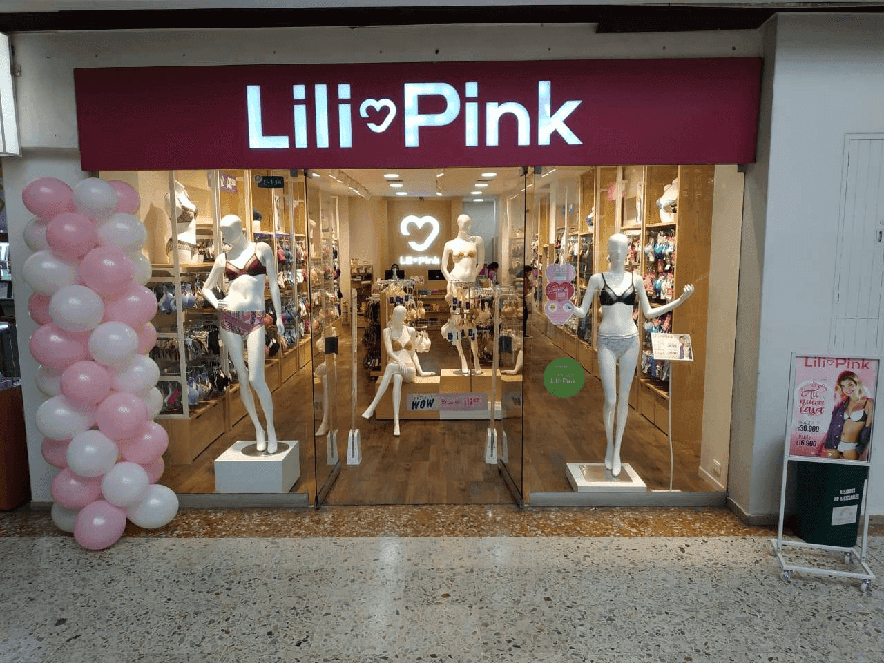 Operativo de la Fiscalía en tiendas Lili Pink Operativo de la Fiscalía en tiendas Lili Pink
