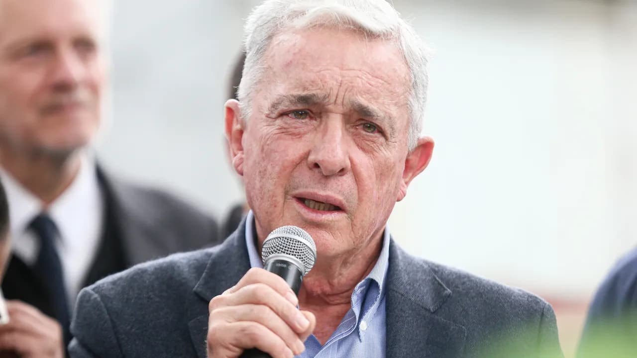 ¿El uribismo murió en las urnas? Director del Centro Democrático responde y anuncia apoyo a De La Espriella ¿El uribismo murió en las urnas? Director del Centro Democrático responde y anuncia apoyo a De La Espriella