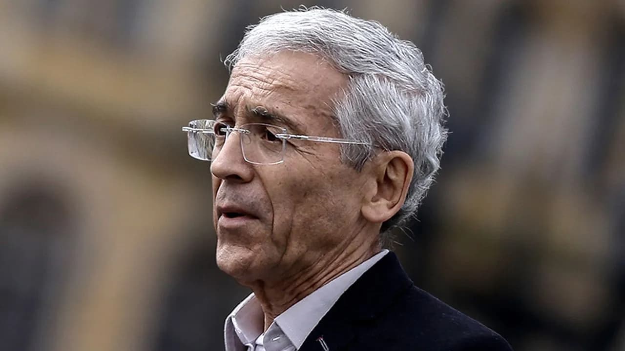 'Presidente, no use a Cristo para justificar la guerra': entrevista a Francisco de Roux 'Presidente, no use a Cristo para justificar la guerra': entrevista a Francisco de Roux