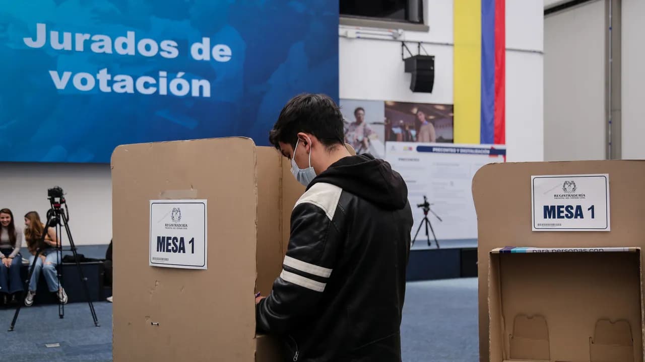 Las elecciones en Colombia no son un simple ejercicio democrático. Son más bien un sismo emocional que recorre las calles, las plazas y las conciencias. Foto: Colprensa Las elecciones en Colombia no son un simple ejercicio democrático. Son más bien un sismo emocional que recorre las calles, las plazas y las conciencias. Foto: Colprensa