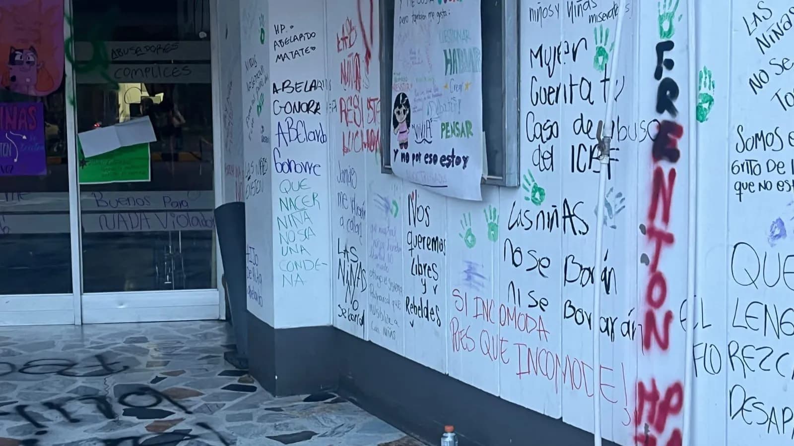 Susana Muhamad se defiende de la acusación de estar detrás de las protestas y el presunto vandalismo contra el ICBF: “Yo sí estuve ayer acompañando a las niñas, a los niños y a la juventud” Susana Muhamad se defiende de la acusación de estar detrás de las protestas y el presunto vandalismo contra el ICBF: “Yo sí estuve ayer acompañando a las niñas, a los niños y a la juventud”
