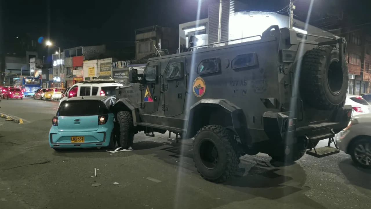 Vehículo militar chocó con un automóvil en Bogotá: esto se sabe del accidente Vehículo militar chocó con un automóvil en Bogotá: esto se sabe del accidente