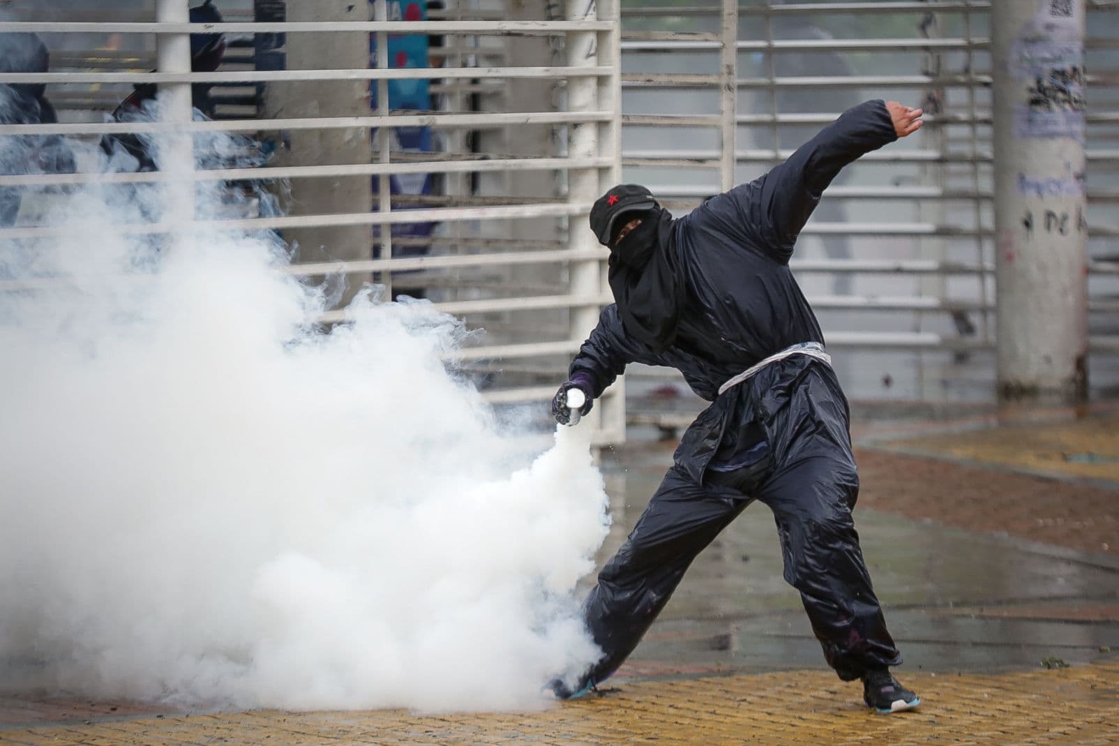 Radican Ley Anticapuchos: el proyecto busca penalizar a quienes se cubren el rostro para vandalizar en las protestas Radican Ley Anticapuchos: el proyecto busca penalizar a quienes se cubren el rostro para vandalizar en las protestas