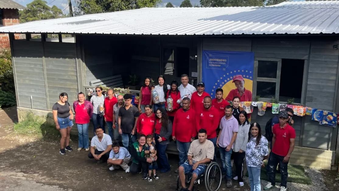 Casas de plástico reciclado: la apuesta de una fundación para darle vivienda a los damnificados por el terremoto de 7.4 Casas de plástico reciclado: la apuesta de una fundación para darle vivienda a los damnificados por el terremoto de 7.4