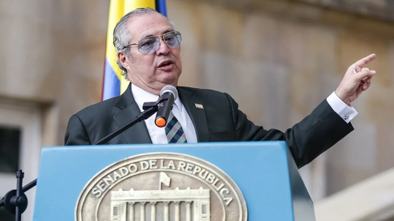 “No apoyó las iniciativas del Ejecutivo”: por falta de pruebas Iván Name podría esquivar la muerte política por el caso UNGRD “No apoyó las iniciativas del Ejecutivo”: por falta de pruebas Iván Name podría esquivar la muerte política por el caso UNGRD