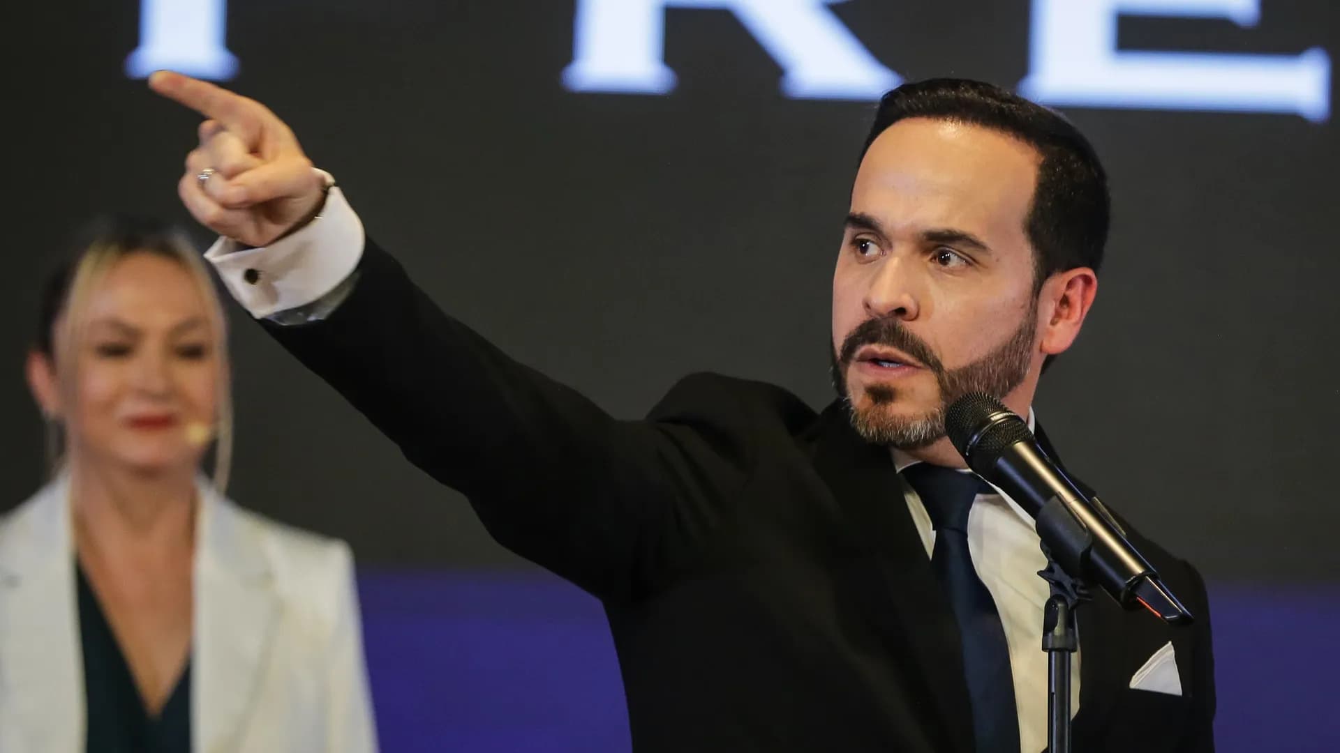 El arca de Abelardo: el gobierno de los nunca zarpó con pasajeros de siempre El arca de Abelardo: el gobierno de los nunca zarpó con pasajeros de siempre