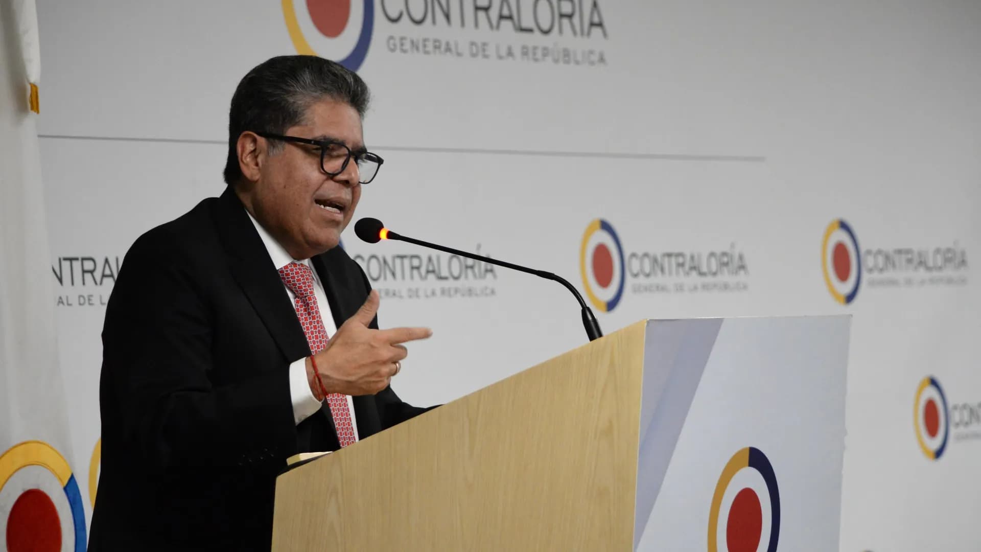 Más de 900.000 deudores del Estado: Contraloría advierte que compromisos financieros ascienden a 165 billones de pesos Más de 900.000 deudores del Estado: Contraloría advierte que compromisos financieros ascienden a 165 billones de pesos