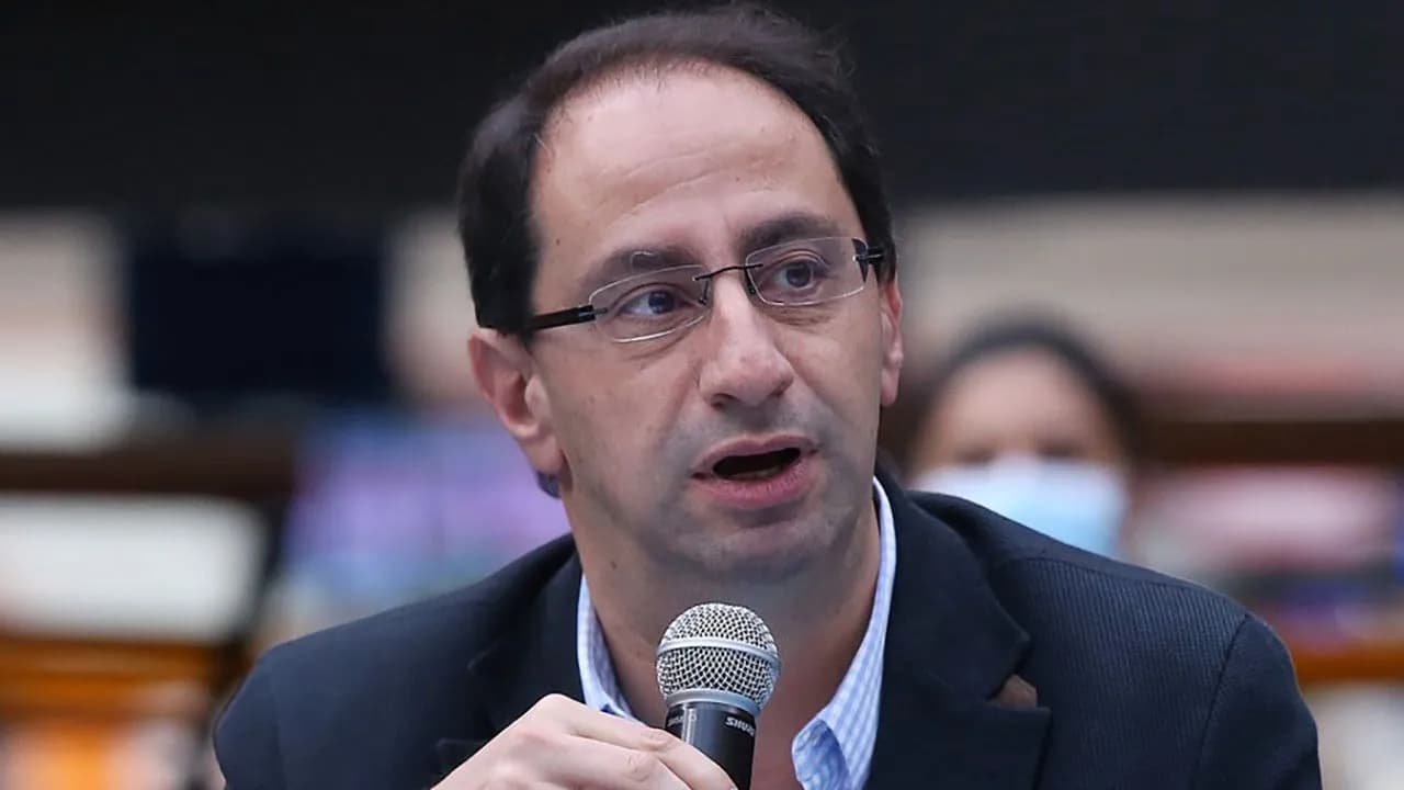 “Yo aporto algo que no tiene ninguna otra fórmula vicepresidencial: experiencia real y probada en altos cargos públicos y privados. “Yo aporto algo que no tiene ninguna otra fórmula vicepresidencial: experiencia real y probada en altos cargos públicos y privados.