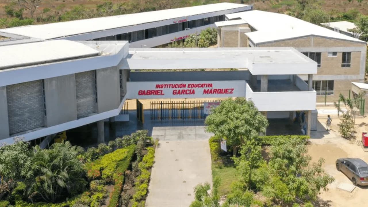 Menor de 17 años ingresó con un arma a colegio de Medellín: intimidó a los estudiantes y terminó herido Menor de 17 años ingresó con un arma a colegio de Medellín: intimidó a los estudiantes y terminó herido